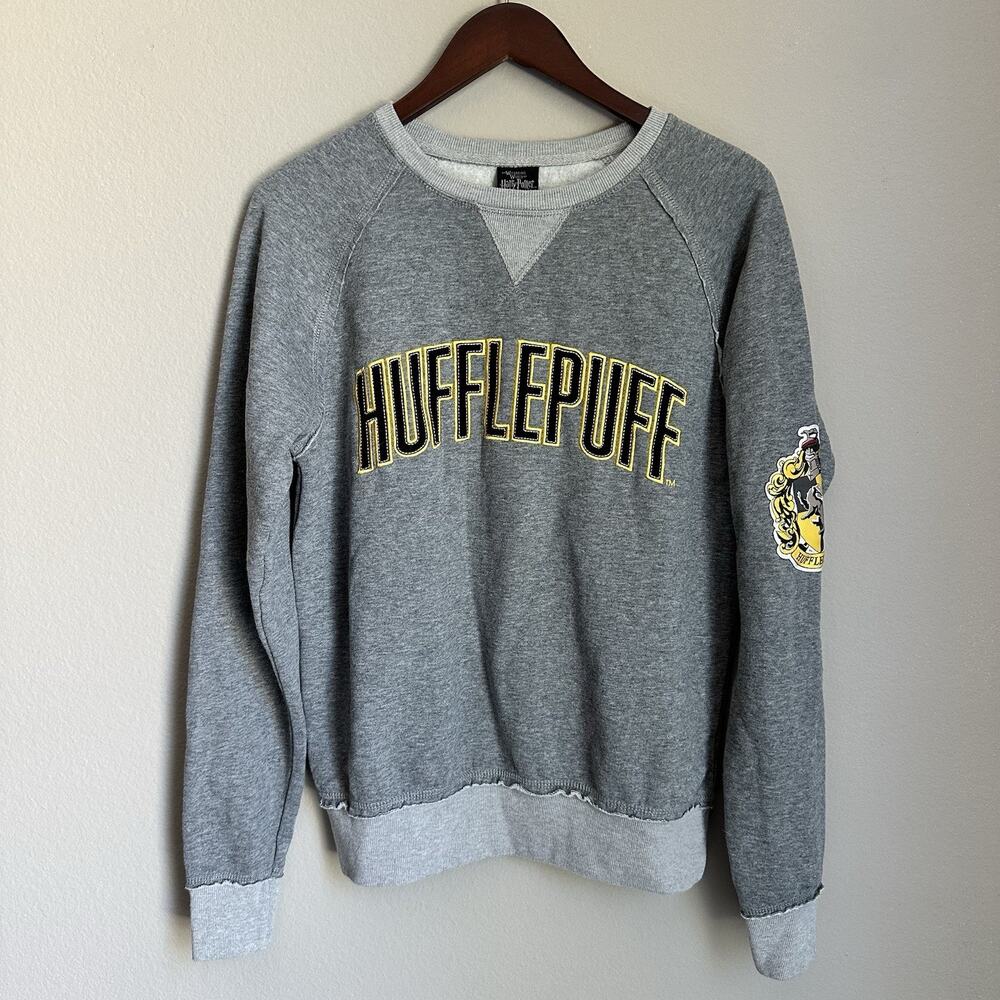Harry Potter Medium Gray Cotton Sweatshirt Universal Studios Hufflepuff Crest